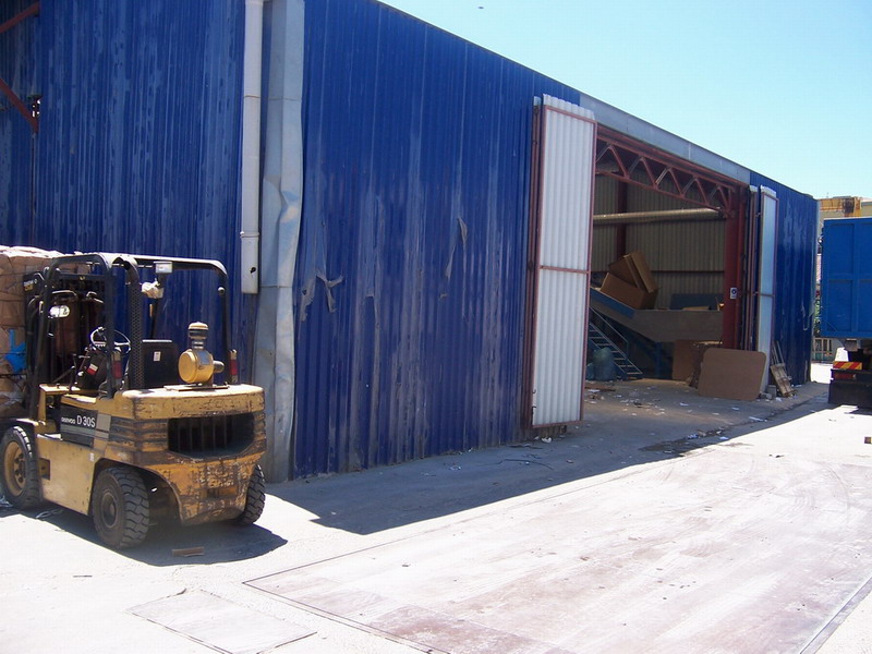 Kapalı alan girişi ve forklift
